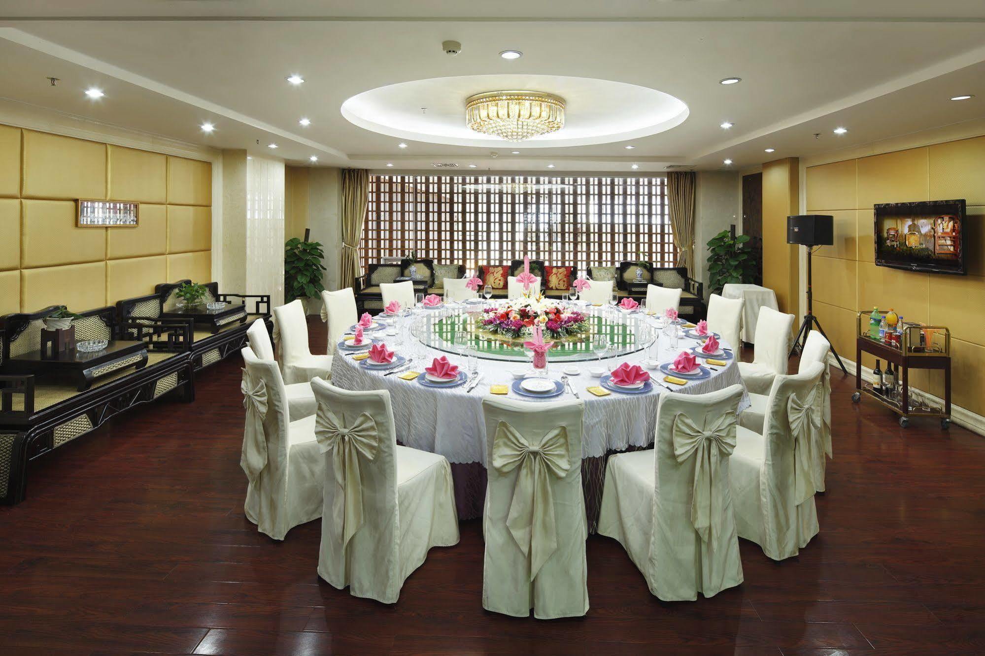 Gentle Grown Sanya Seashore Hotel Exterior photo