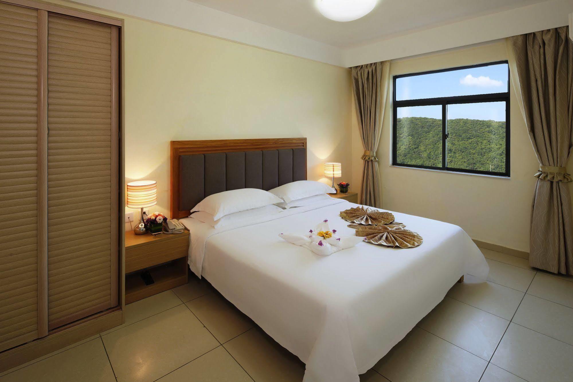 Gentle Grown Sanya Seashore Hotel Exterior photo